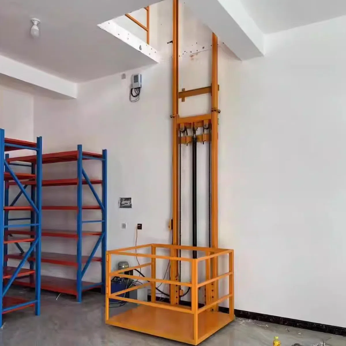 Elektrische Hebebühne, Wandmontierter Lastenaufzug, Mit Fernbedienung, Anhalten in beliebiger Höhe, für Lager, Werkstatt, Stahlbau(3m/9.8ft)